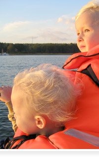 Barn med flytv�st