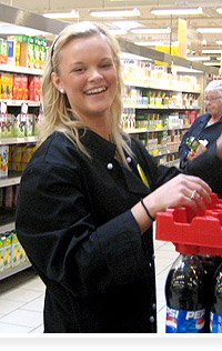 Matilda plockar Pepsi